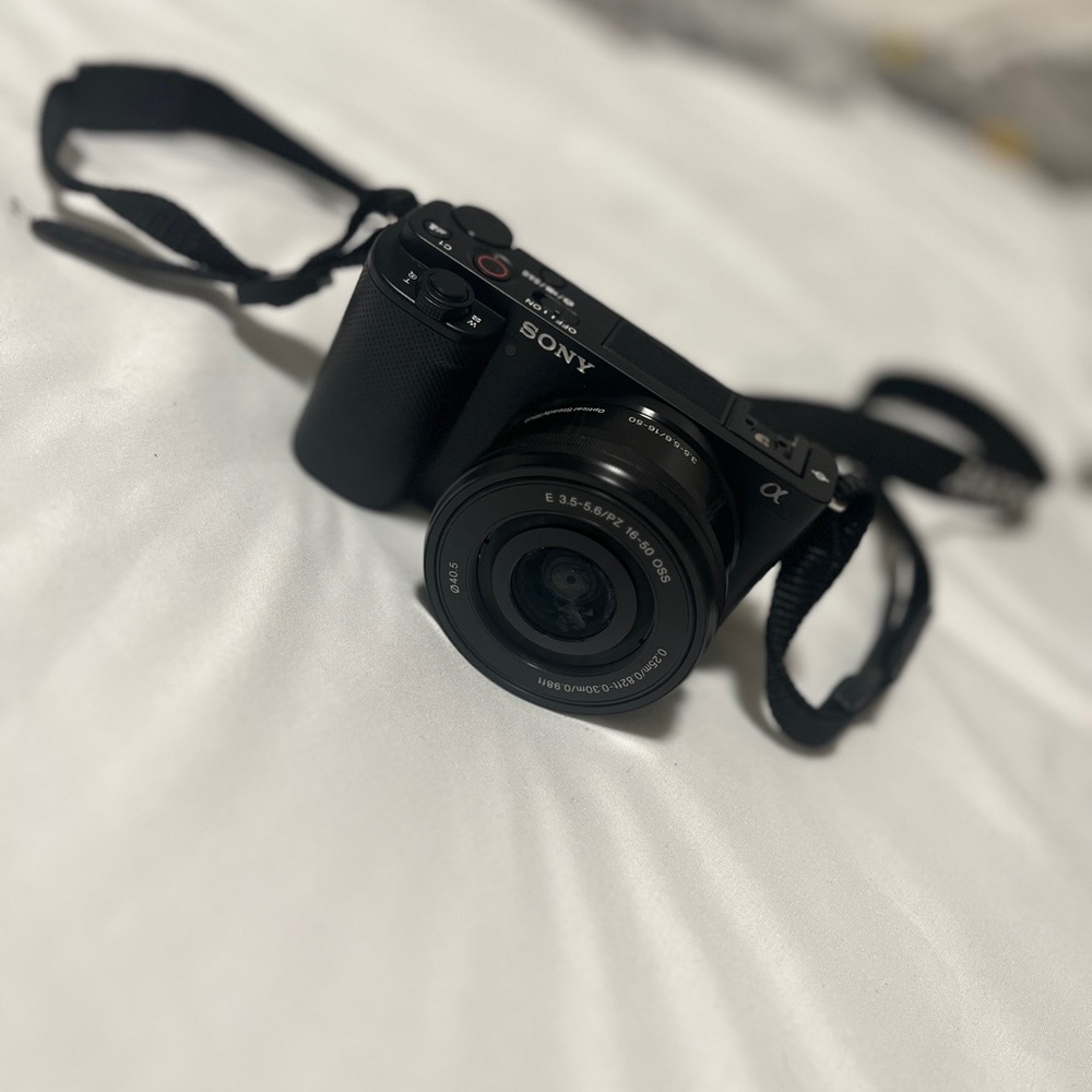 Sony Compact Mirrorless Camera in Black with Lens
